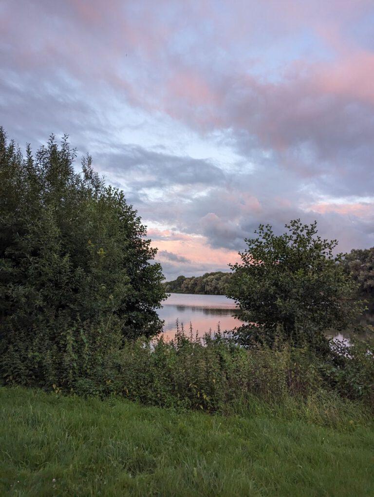 MegaMarsch-Hamburg-bei-Nacht-2023-Wasserpark-Dove-Elbe-768x1020